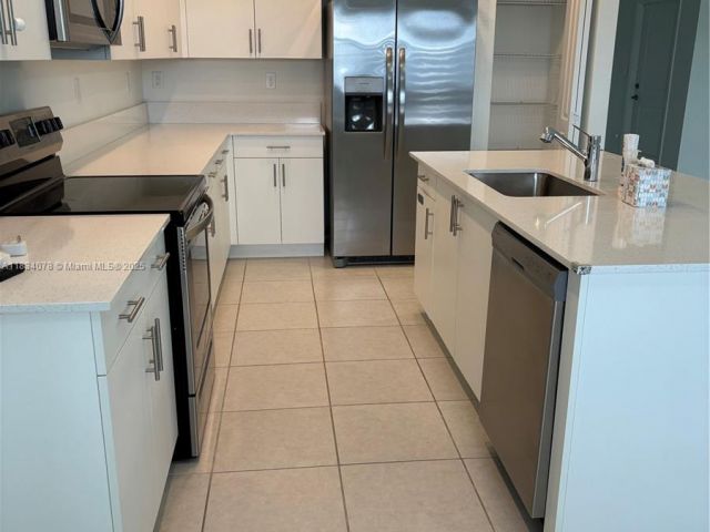 Home for rent at 13612 SW 184th Ln - photo 6248379