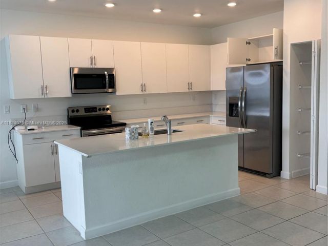 Home for rent at 13612 SW 184th Ln - photo 6248380