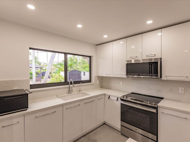 Home for sale at 1900 Bayview Drive - photo 6245429