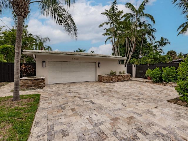 Home for sale at 1900 Bayview Drive - photo 6245437