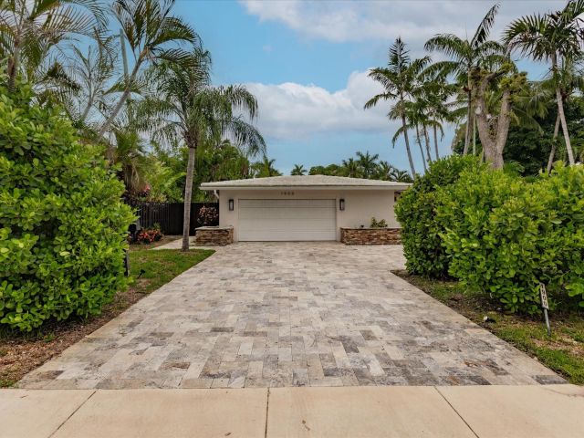 Home for sale at 1900 Bayview Drive - photo 6245438