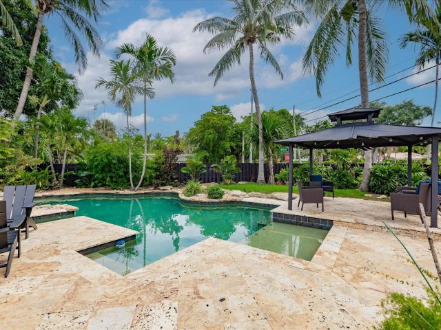 Home for sale at 1900 Bayview Drive - photo 6245442