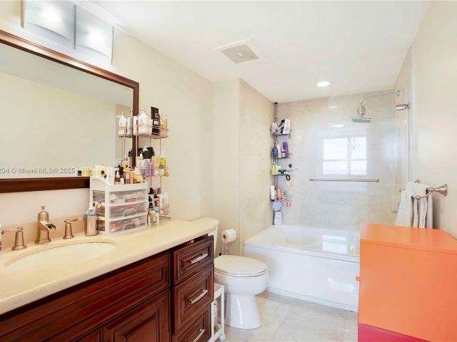 Apartment for rent  Unit #1610 - photo 6246130