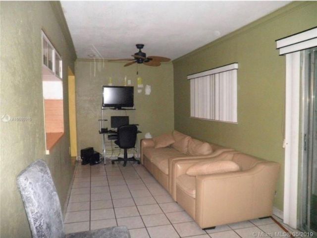 Home for rent at 1741 NE 39th St - photo 6245797