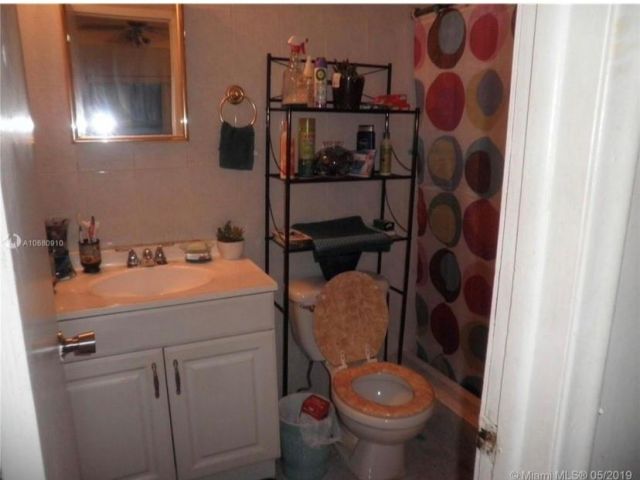 Home for rent at 1741 NE 39th St - photo 6245798