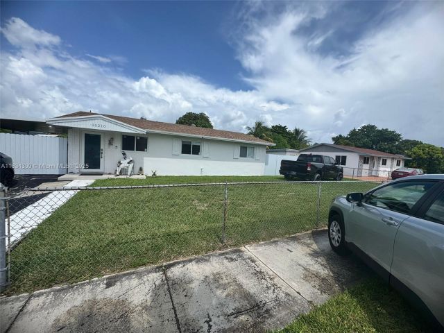 Home for sale at 20210 SW 112th Pl - photo 6245363