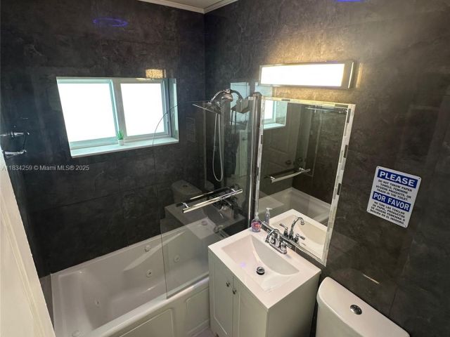 Home for rent at 17650 NE 19th Ave - photo 6245168