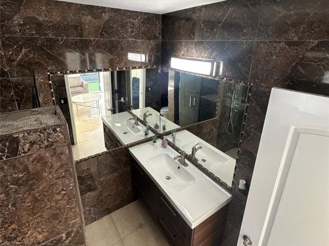 Home for rent at 17650 NE 19th Ave - photo 6245169