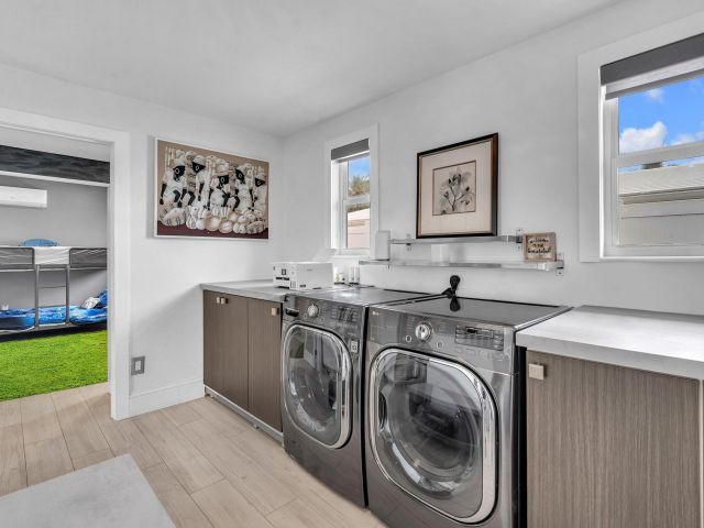 Home for rent at 2212 NE 32nd Ave - photo 6246115