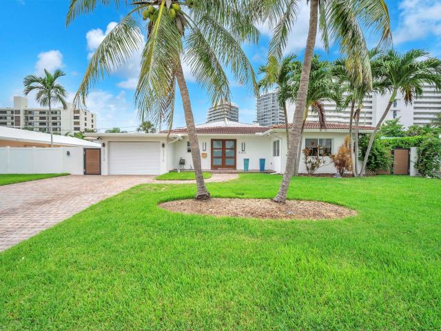 Home for rent at 2212 NE 32nd Ave - photo 6246122