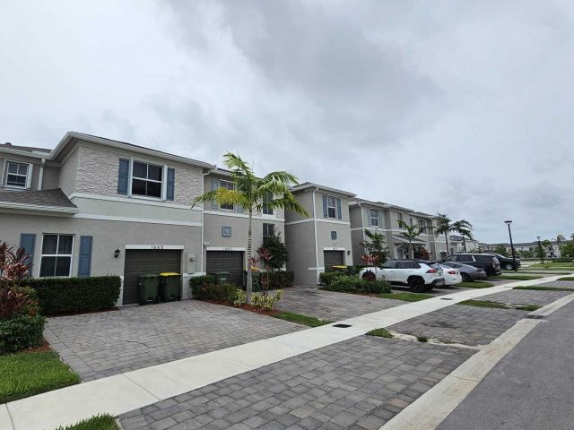 Home for sale at 1677 SE 8th Avenue - photo 6246652