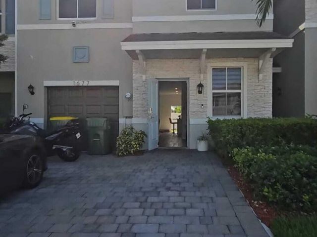 Home for sale at 1677 SE 8th Avenue - photo 6246654