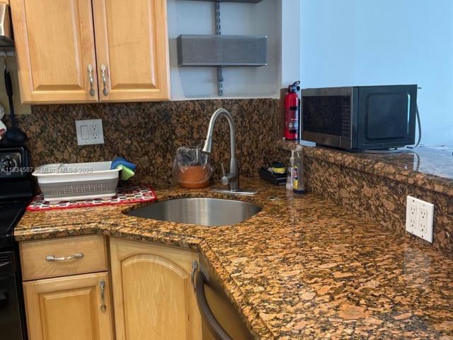 Apartment for sale  Unit #1602 - photo 6247057