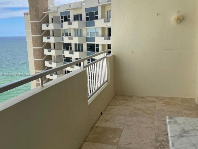 Apartment for sale  Unit #1602 - photo 6247059