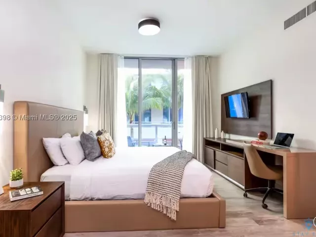 1-bedroom condo for sale in Hollywood - 777 N Ocean Dr S411 - MondialRealty