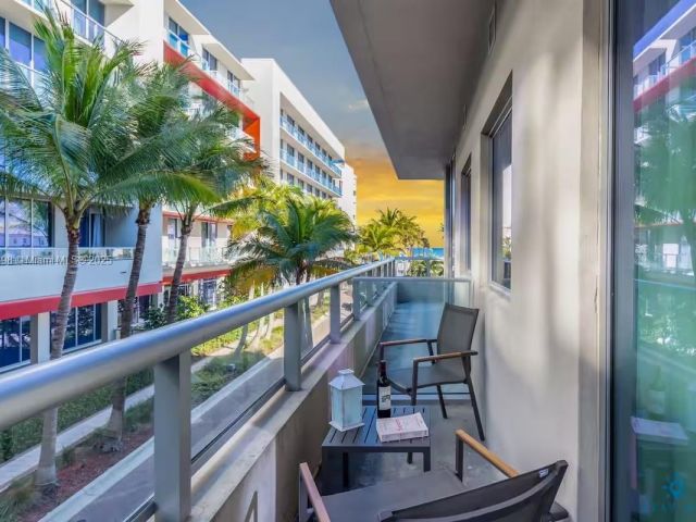 1-bedroom condo for sale in Hollywood - 777 N Ocean Dr S411 - MondialRealty