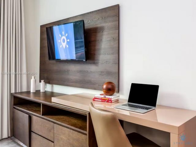 1-bedroom condo for sale in Hollywood - 777 N Ocean Dr S411 - MondialRealty