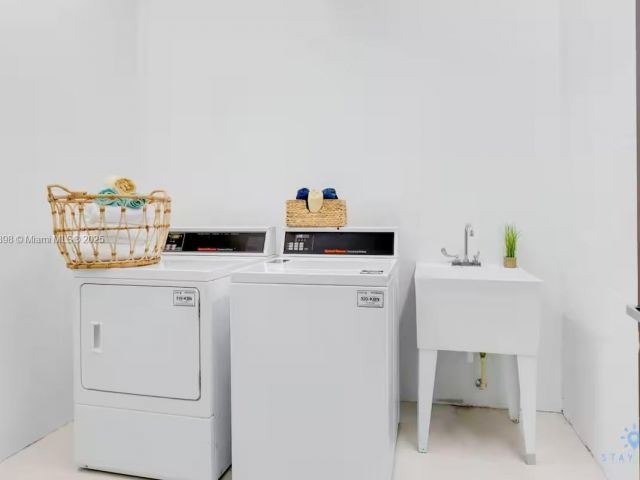 1-bedroom condo for sale in Hollywood - 777 N Ocean Dr S411 - MondialRealty