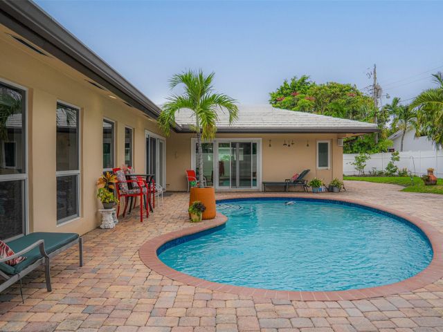 Home for sale at 4131 Bayview Dr - photo 6247368