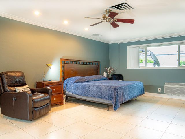 Home for sale at 4131 Bayview Dr - photo 6247374