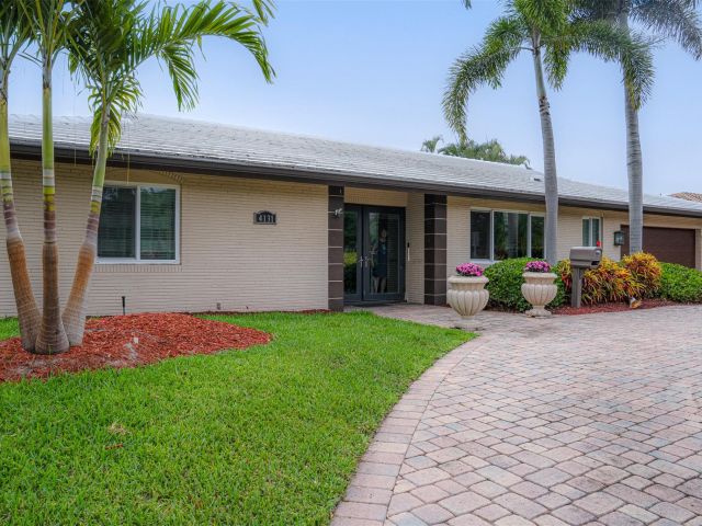 Home for sale at 4131 Bayview Dr - photo 6247386