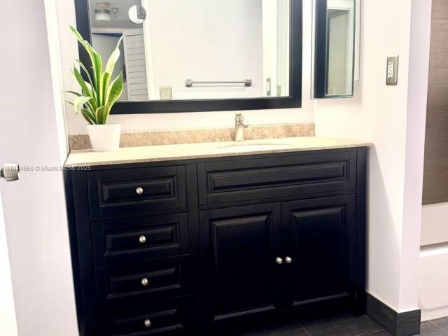 Apartment for rent  Unit #1208 - photo 6247913