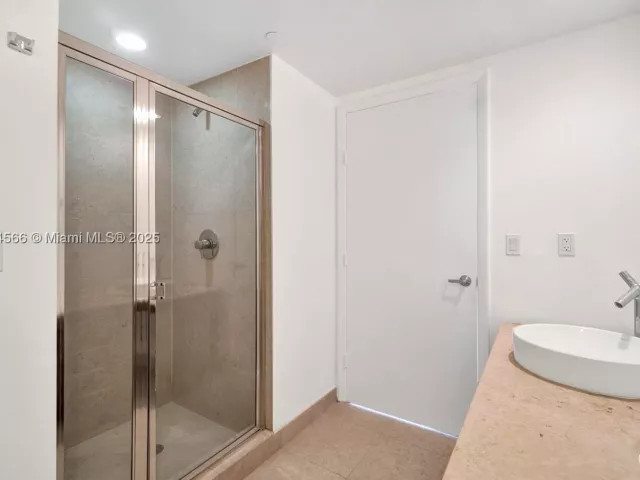 2-bedroom condo for sale in Miami - 465 Brickell Ave 4505 - MondialRealty