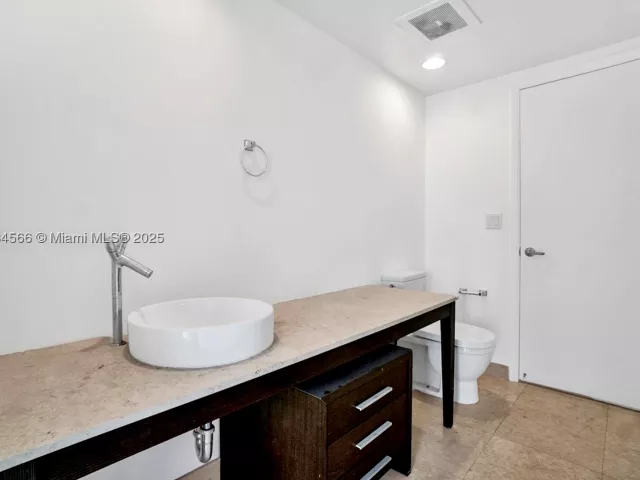 2-bedroom condo for sale in Miami - 465 Brickell Ave 4505 - MondialRealty