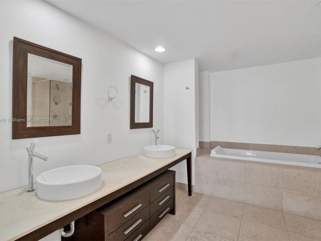 Apartment for sale  Unit #4505 - photo 6263366