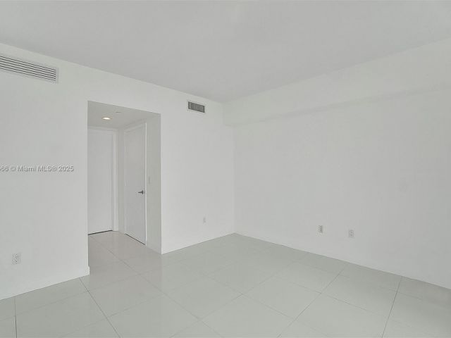 Apartment for sale  Unit #4505 - photo 6263368