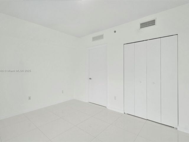 Apartment for sale  Unit #4505 - photo 6263369