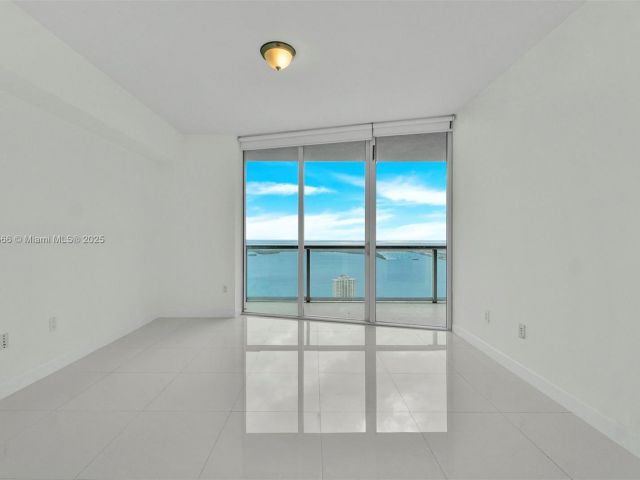 Apartment for sale  Unit #4505 - photo 6263371