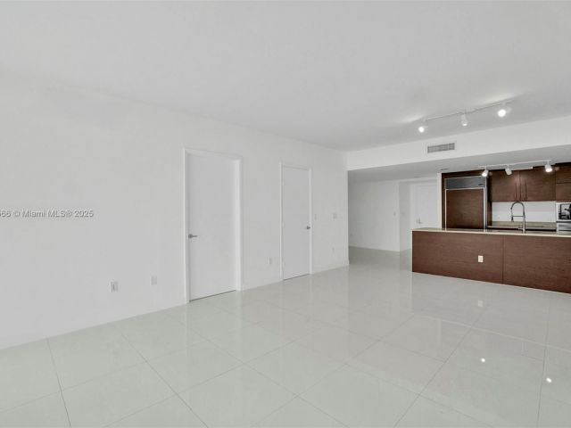 Apartment for sale  Unit #4505 - photo 6263372
