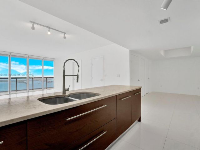 Apartment for sale  Unit #4505 - photo 6263374