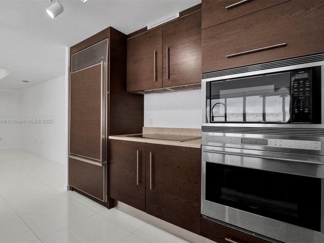 Apartment for sale  Unit #4505 - photo 6263376