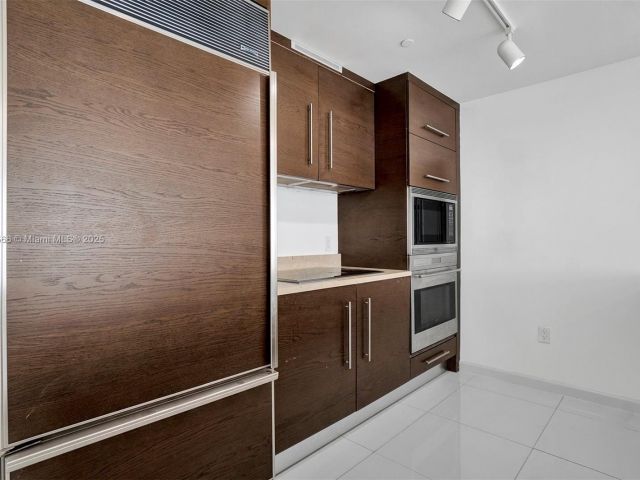 Apartment for sale  Unit #4505 - photo 6263377