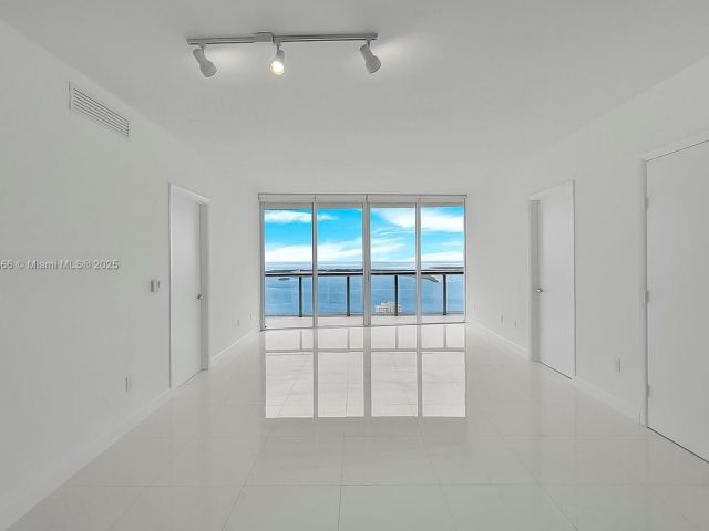 Apartment for sale  Unit #4505 - photo 6263378