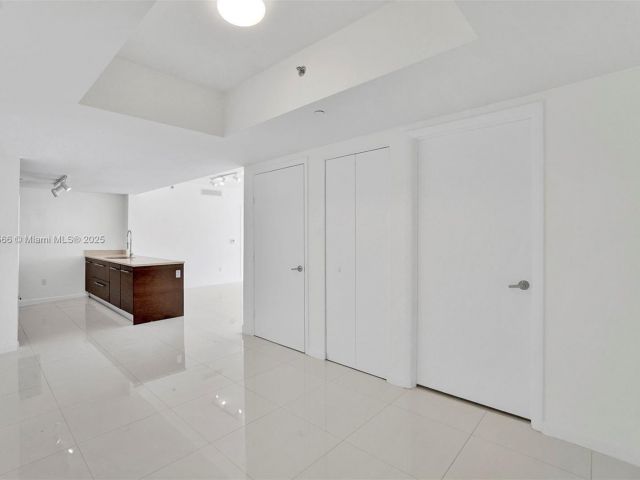 Apartment for sale  Unit #4505 - photo 6263381