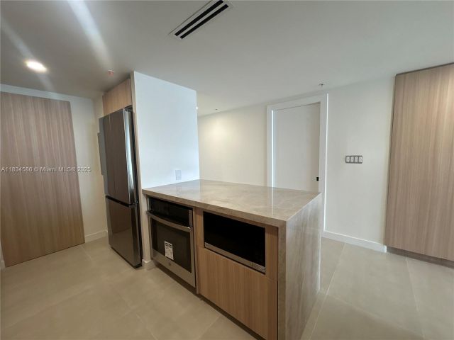 Apartment for rent  Unit #A-2539 - photo 6264728