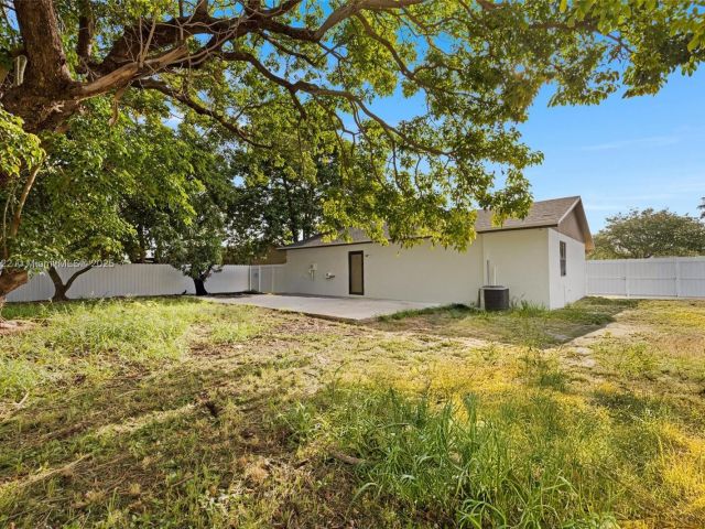 Home for sale at 324 SW 16th Ter - photo 6248908