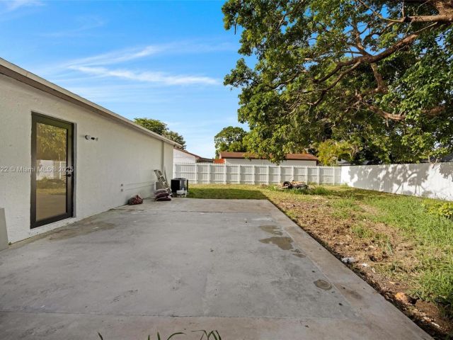 Home for sale at 324 SW 16th Ter - photo 6248909