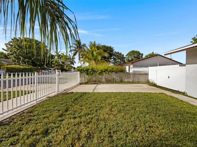 Home for sale at 324 SW 16th Ter - photo 6248910