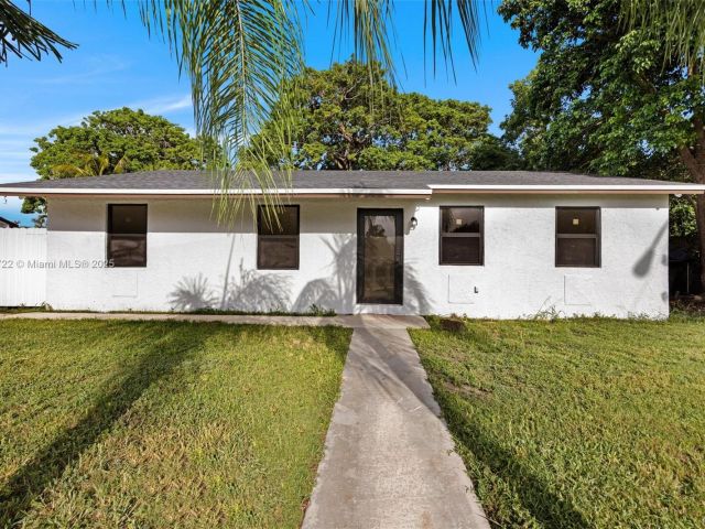 Home for sale at 324 SW 16th Ter - photo 6248914