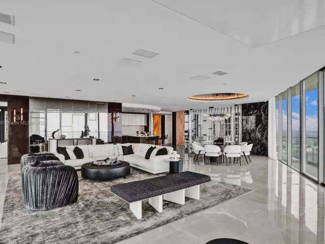 4-bedroom condo for sale in Sunny Isles Beach - 18975 Collins Ave 5000 + Cabana #22 - MondialRealty