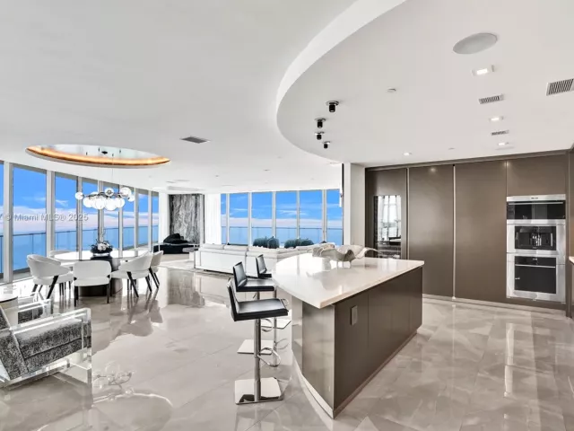 4-bedroom condo for sale in Sunny Isles Beach - 18975 Collins Ave 5000 + Cabana #22 - MondialRealty