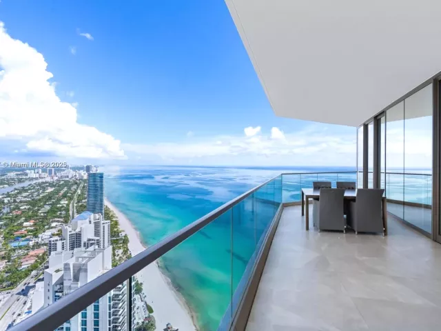 4-bedroom condo for sale in Sunny Isles Beach - 18975 Collins Ave 5000 + Cabana #22 - MondialRealty