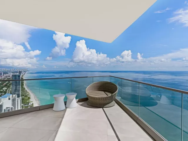 4-bedroom condo for sale in Sunny Isles Beach - 18975 Collins Ave 5000 + Cabana #22 - MondialRealty