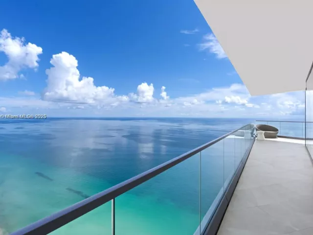 4-bedroom condo for sale in Sunny Isles Beach - 18975 Collins Ave 5000 + Cabana #22 - MondialRealty