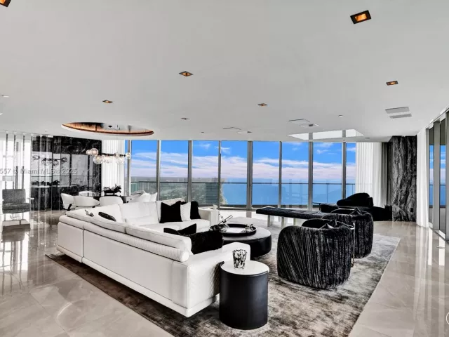 4-bedroom condo for sale in Sunny Isles Beach - 18975 Collins Ave 5000 + Cabana #22 - MondialRealty