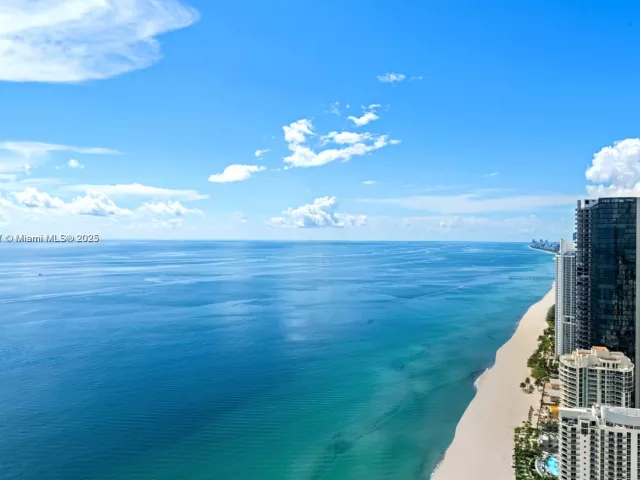 4-bedroom condo for sale in Sunny Isles Beach - 18975 Collins Ave 5000 + Cabana #22 - MondialRealty